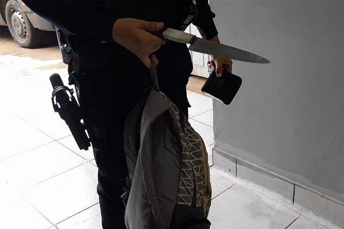 Homem é preso após invadir residência e fazer família refém na zona leste - News Rondônia