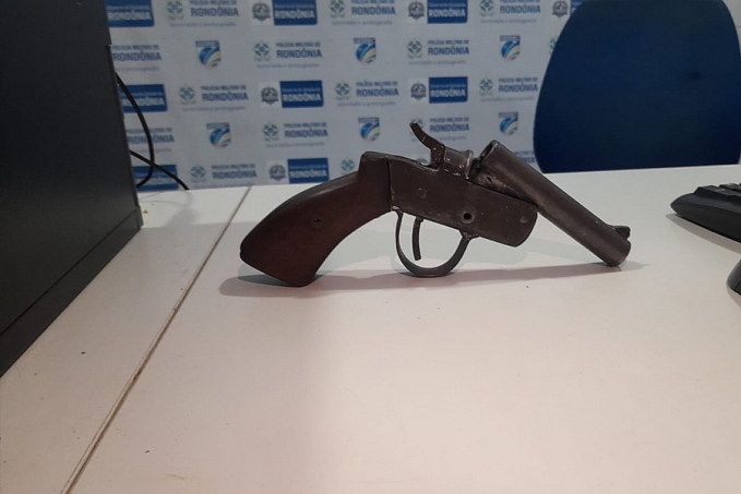 AÇÃO RÁPIDA: Força Tática apreende arma com adolescentes e evita roubos na zona leste - News Rondônia
