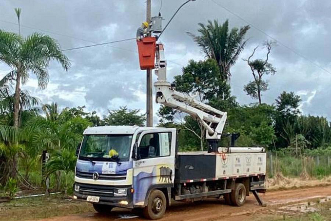 Vereador Raí Ferreira acompanha recuperação de pontos de iluminação na linha 17 - News Rondônia