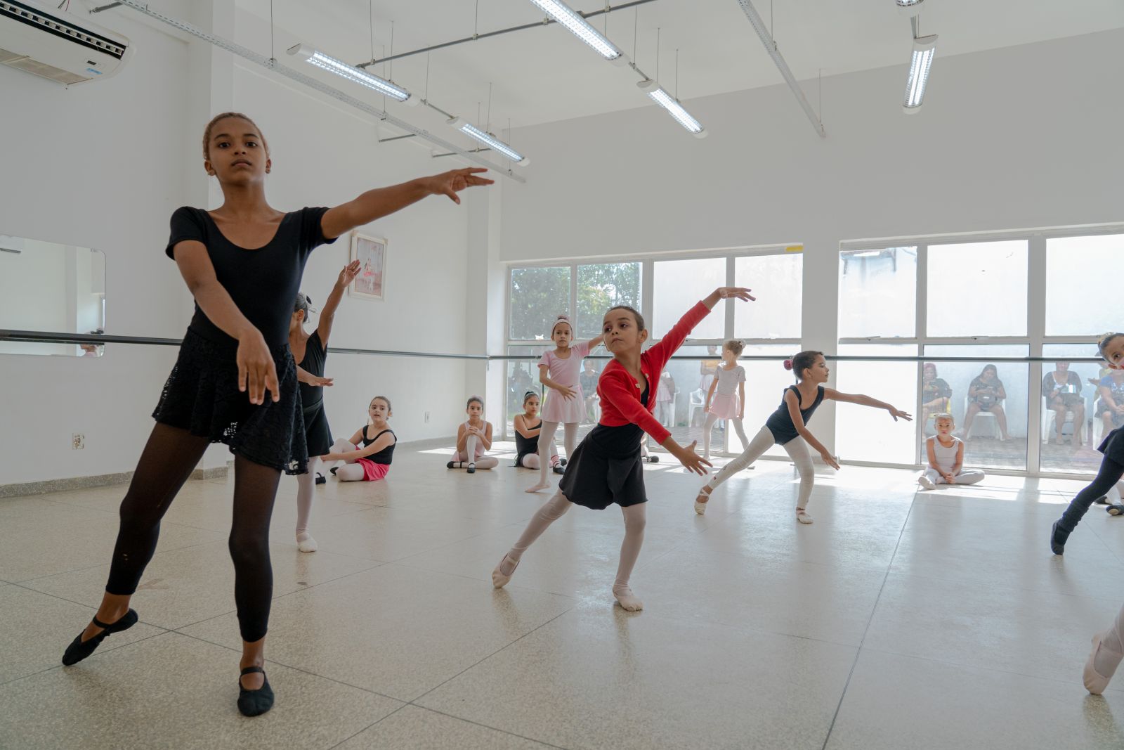 Crianças aprendem Balé clássico gratuitamente na praça CEU - News Rondônia