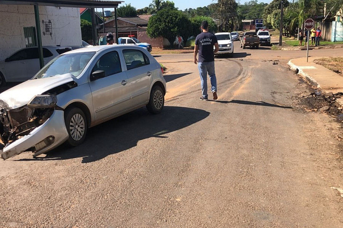 Jaru: Acidente na rua Tapajós envolvendo um veículo da prefeitura e um carro de passeio - News Rondônia
