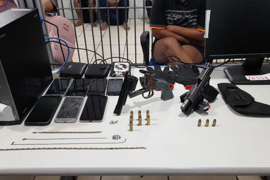 ESCONDIDOS: Homicida e comparsas são presos com armas e celulares roubados em residência na leste - News Rondônia