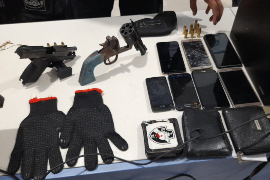 ESCONDIDOS: Homicida e comparsas são presos com armas e celulares roubados em residência na leste - News Rondônia
