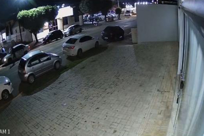 Vídeo mostra jovem sendo cercado e morto com 15 tiros - News Rondônia