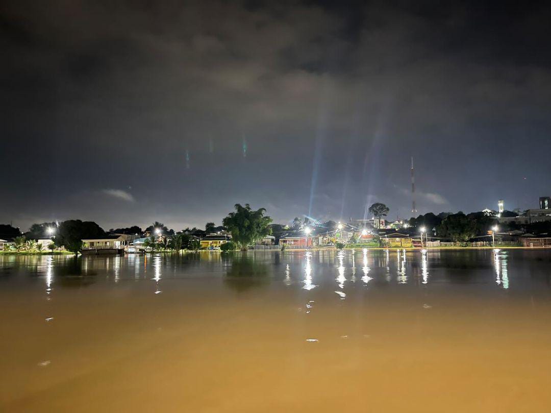 Rio Acre ultrapassa a cota de transbordamento desabrigando várias famílias em Rio Branco - News Rondônia