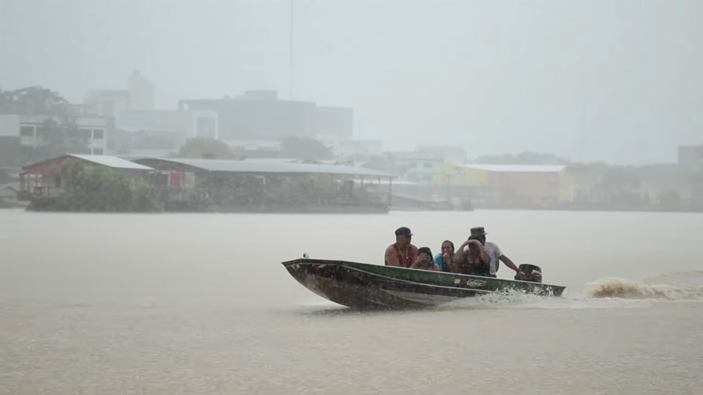 Rio Acre ultrapassa a cota de transbordamento desabrigando várias famílias em Rio Branco - News Rondônia