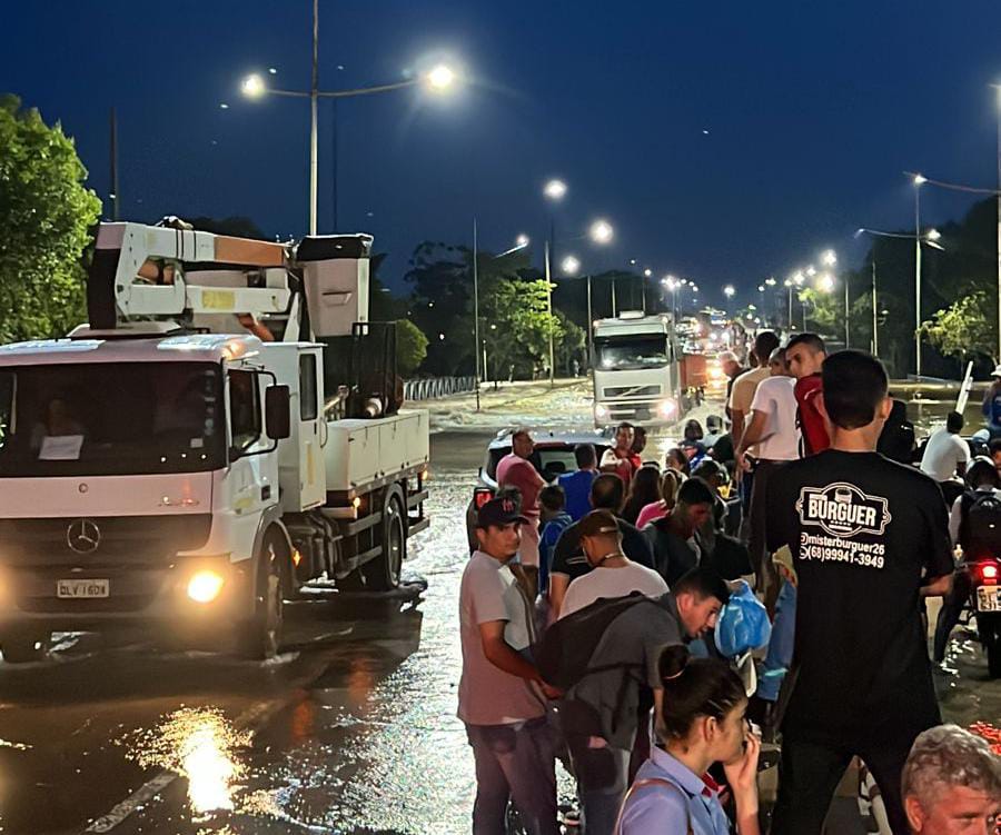 Rio Acre ultrapassa a cota de transbordamento desabrigando várias famílias em Rio Branco - News Rondônia