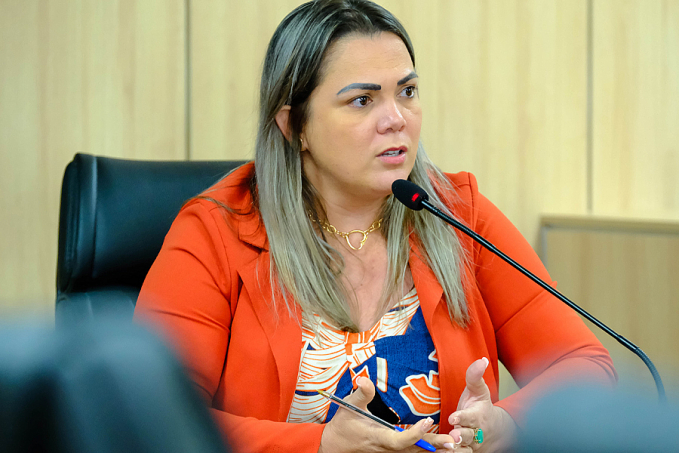 Cláudia de Jesus solicita informações do governo sobre jornada de trabalho dos assistentes sociais - News Rondônia