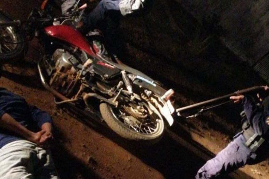 Suspeito tenta fugir e sofre queda de moto; polícia descobre que ele havia aliciado adolescente para usar drogas - News Rondônia