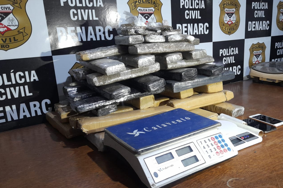 URGENTE: Foragida da justiça é presa com 40kg em residência na zona norte - News Rondônia