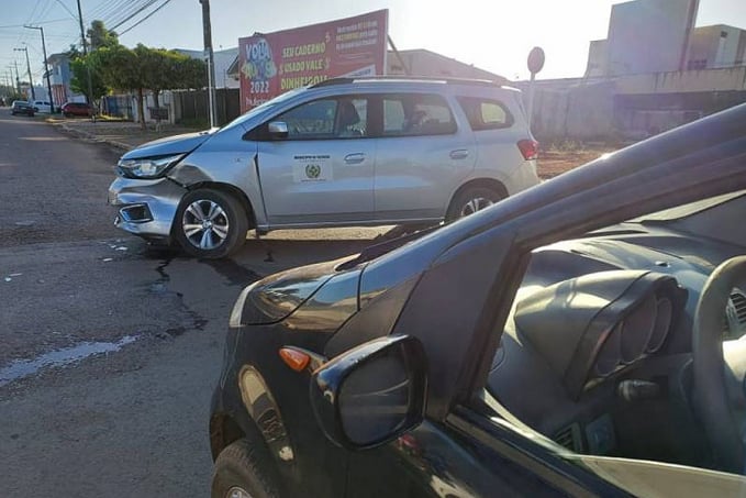 Instantes após deixar crianças de abrigo em escola, carro da prefeitura de Vilhena se envolve em acidente - News Rondônia