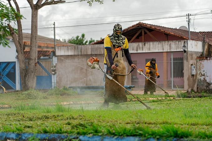 Prefeitura executa o equivalente a 70 campos de futebol em serviço de roçagem - News Rondônia