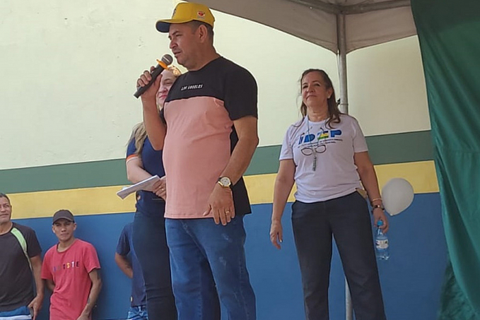 Vereador Professor Léo acompanha desfile cívico de escolas na zona leste - News Rondônia