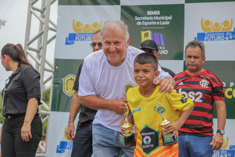 Aluno do Talentos do Futuro é selecionado por Zico para testes no Flamengo - News Rondônia