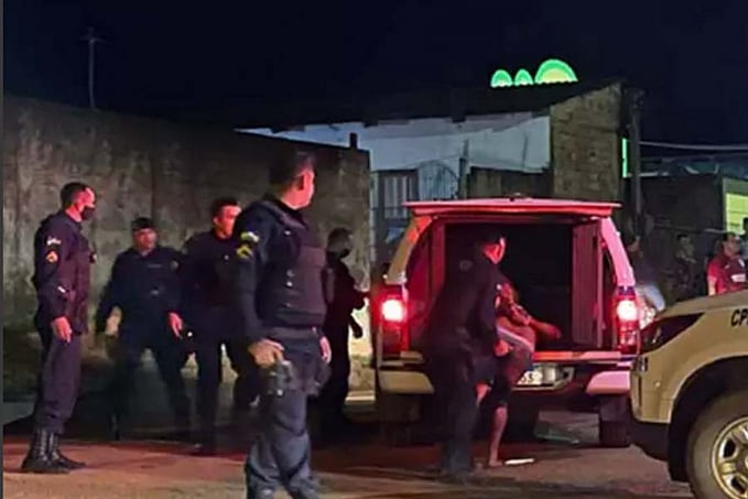 NA PONTE - Polícia usa bala de borracha durante briga generalizada em forró - News Rondônia
