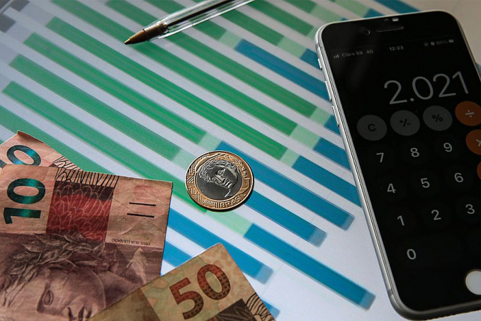 Tesouro pede menos gastos para conter alta da dívida pública - News Rondônia