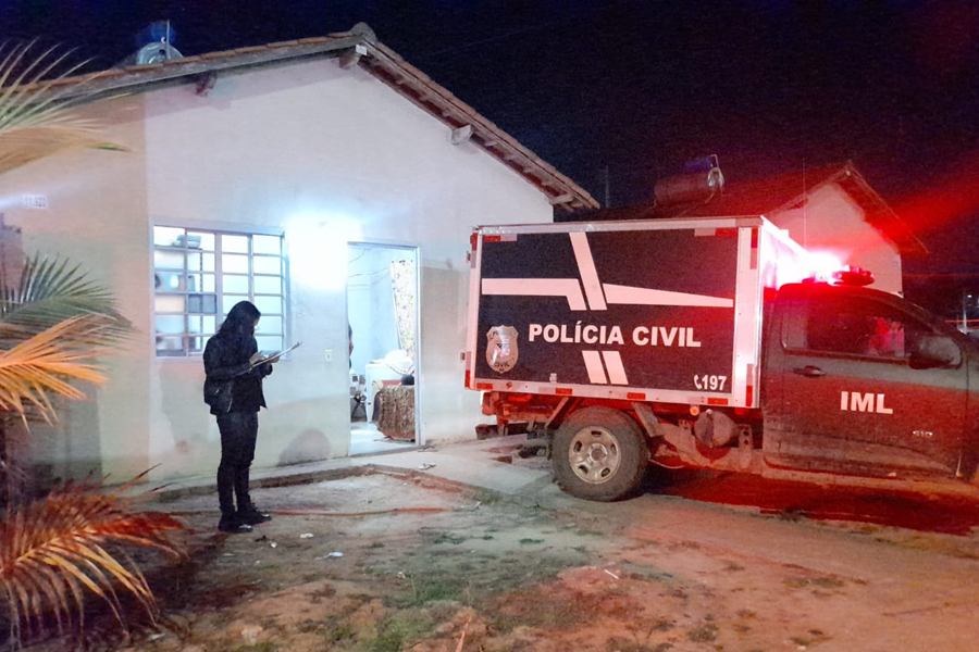 ASSISTINDO FILME: Homem é morto a tiros no sofá em residência no Cristal da Calama - News Rondônia