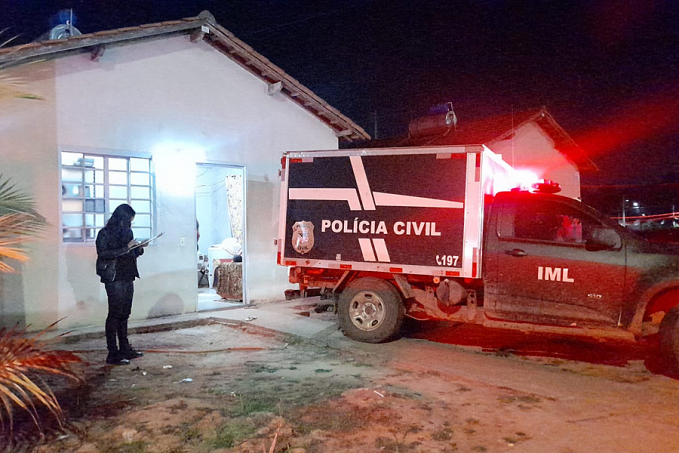 ASSISTINDO FILME: Homem é morto a tiros no sofá em residência no Cristal da Calama - News Rondônia