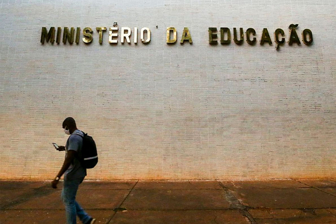 MEC cria grupo para formular políticas para alfabetização de surdos - News Rondônia
