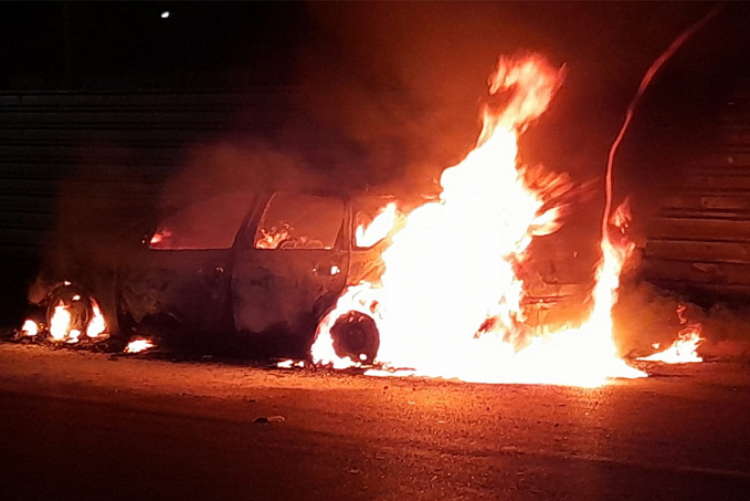 Câmera de segurança registra carro sendo destruído por incêndio na zona leste - News Rondônia