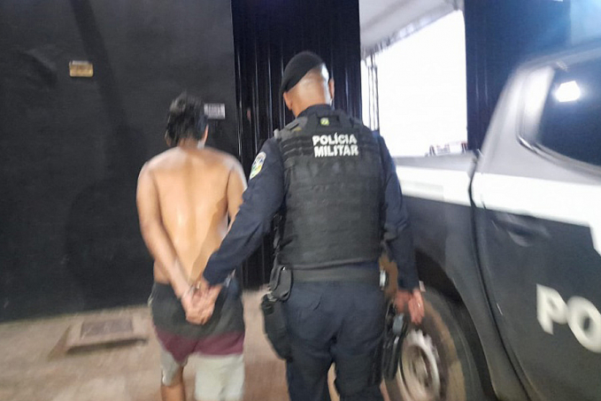 A CRACOLÂNDIA - Suspeito é preso após tentar fugir da PM e abandonar moto roubada - News Rondônia