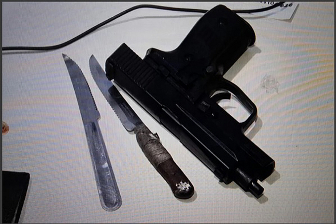 MORAR MELHOR - Dupla é flagrada com moto roubada e simulacro em residencial na zona sul - News Rondônia