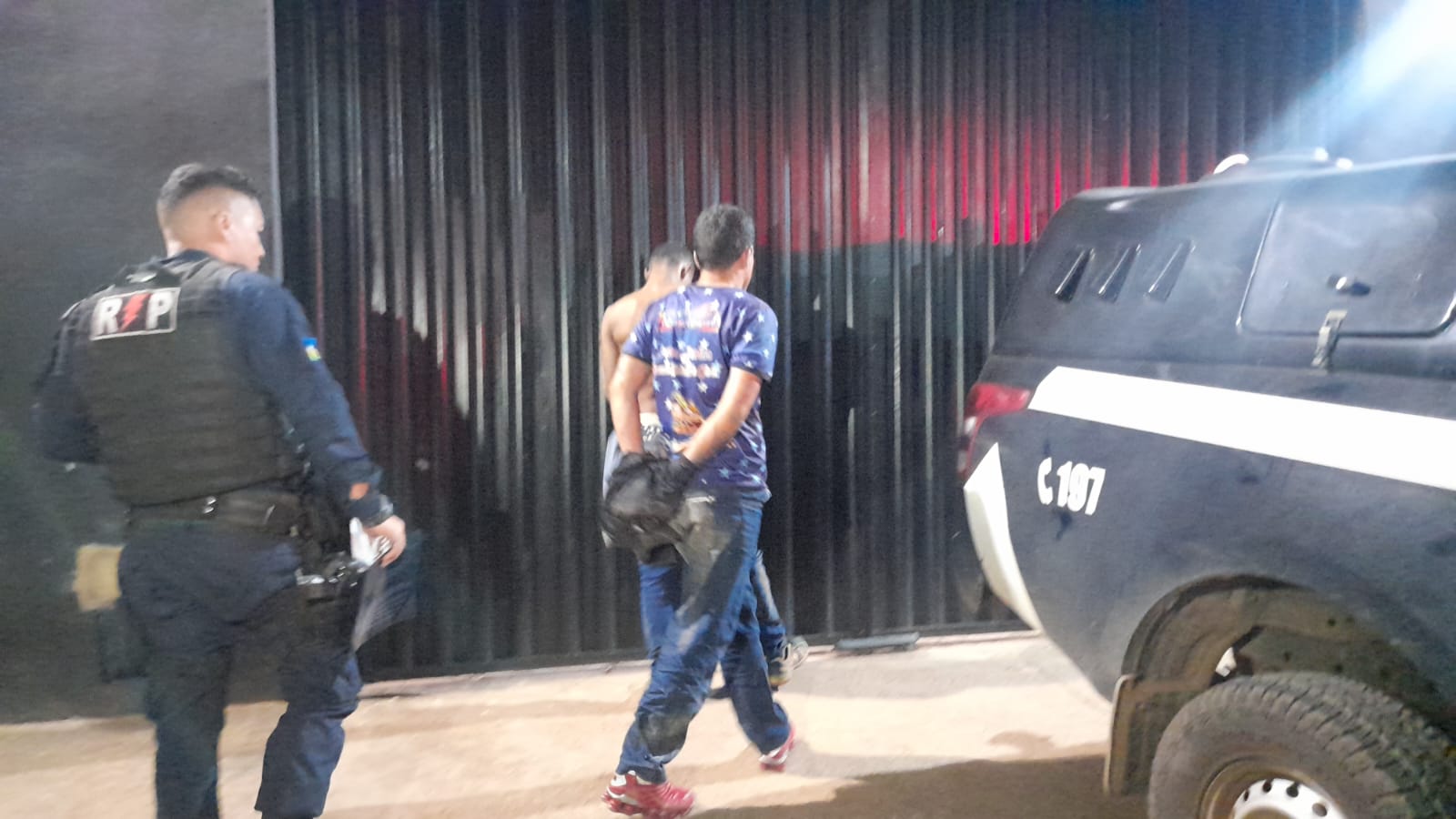 Dupla é presa com arma e moto roubada após perseguição na zona leste - News Rondônia