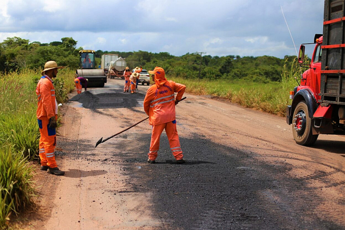 Rodovia-010 entre Pimenta Bueno e o distrito de Nova Estrela recebe serviços de manutenção na pavimentação asfáltica - News Rondônia