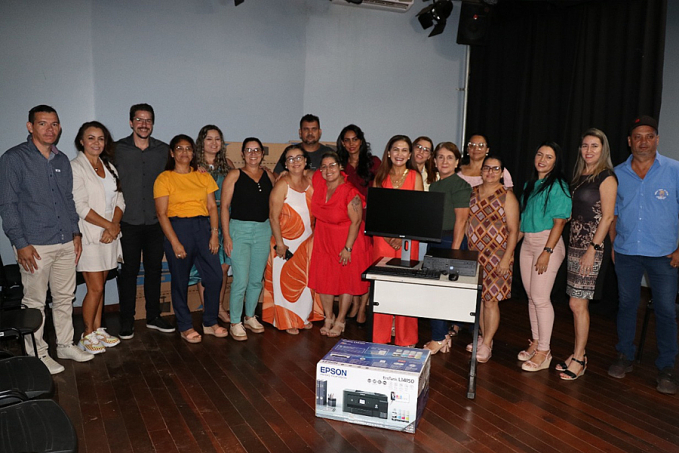 Rolim de Moura: Escolas Municipais recebem computadores do Projeto de Informatização Escolar - News Rondônia