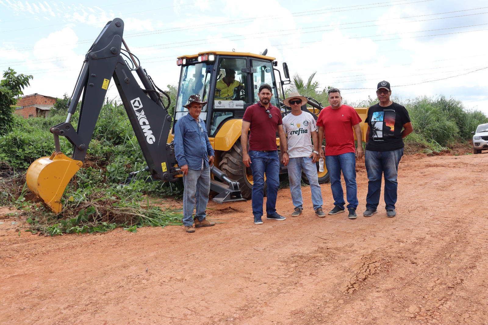 Articulação do Presidente da Câmara de Vereadores Marcio Pacele garante a entrega de maquinários para o Distrito de Nova Califórnia - News Rondônia