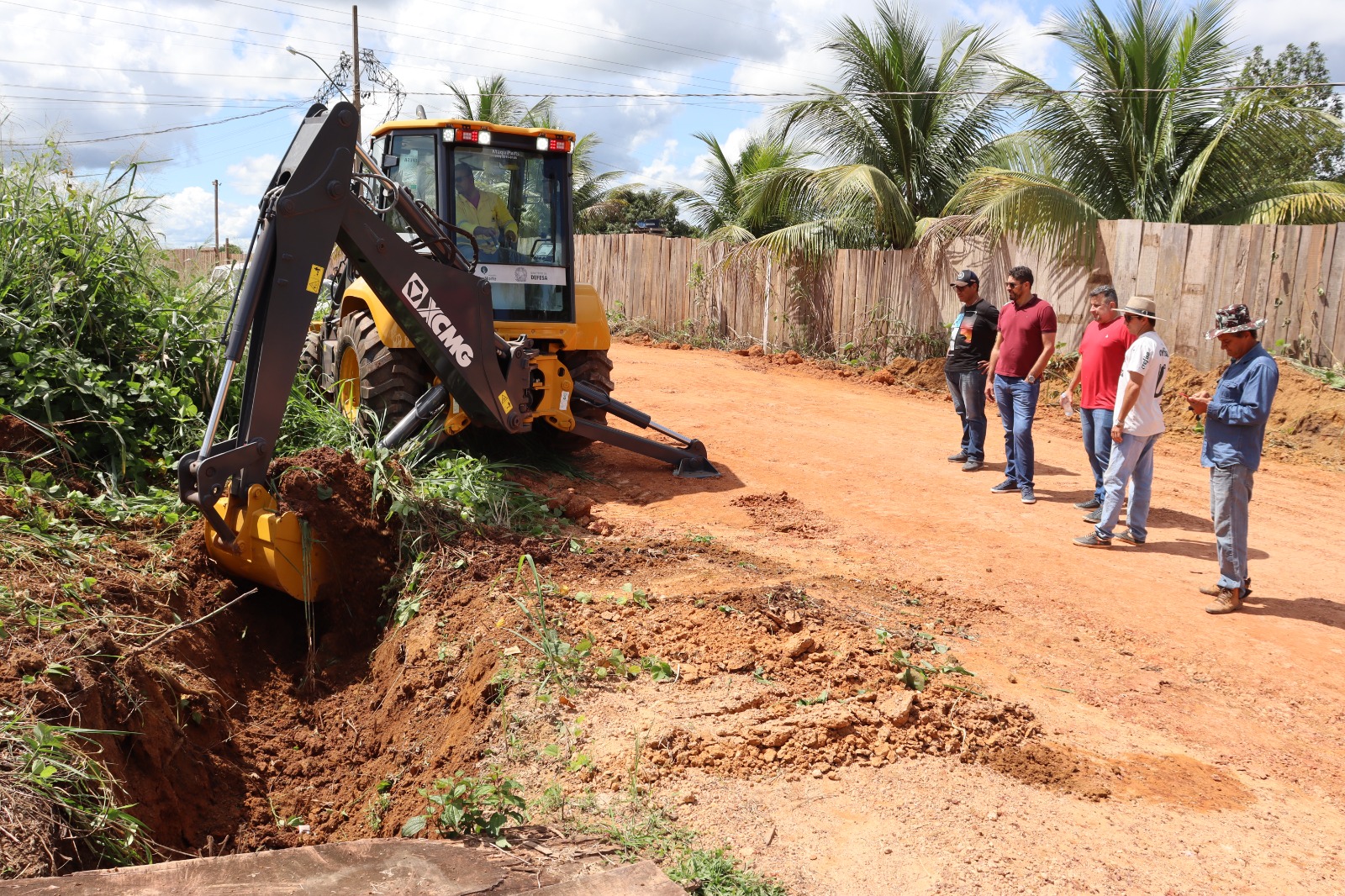 Articulação do Presidente da Câmara de Vereadores Marcio Pacele garante a entrega de maquinários para o Distrito de Nova Califórnia - News Rondônia