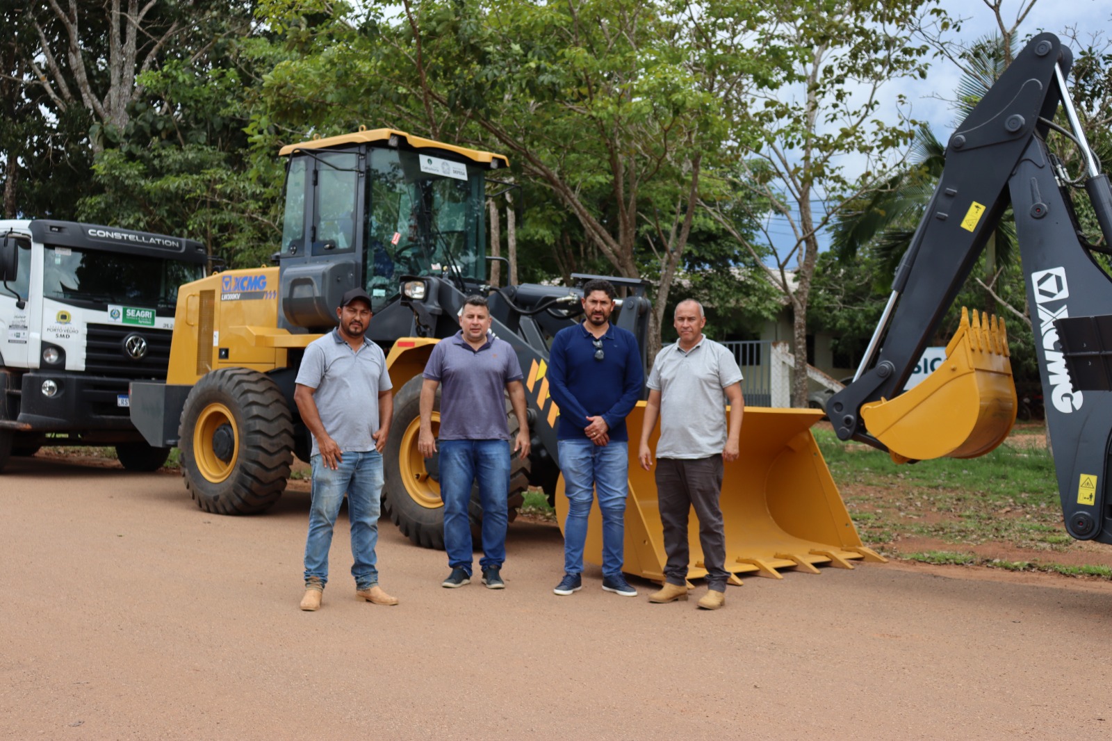 Articulação do Presidente da Câmara de Vereadores Marcio Pacele garante a entrega de maquinários para o Distrito de Nova Califórnia - News Rondônia