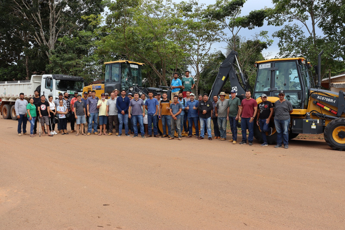 Articulação do Presidente da Câmara de Vereadores Marcio Pacele garante a entrega de maquinários para o Distrito de Nova Califórnia - News Rondônia