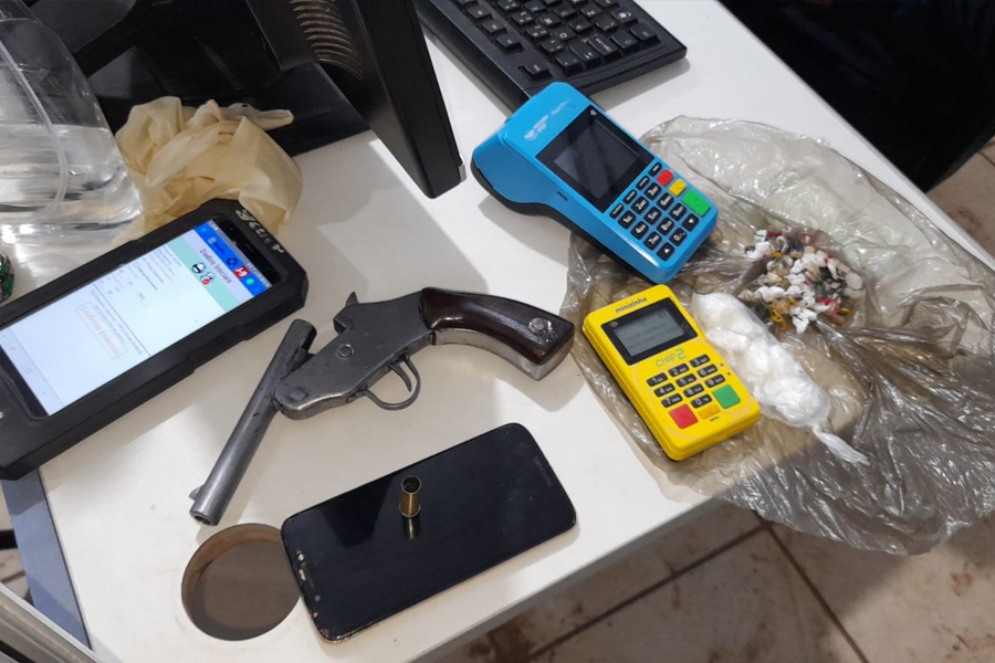 LATROCÍNIO TENTADO: Trio é preso após tentar roubar entregador de delivery e atirar em policial - News Rondônia