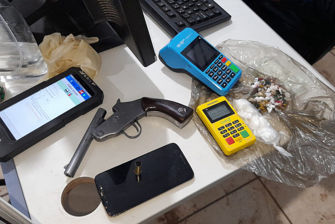 LATROCÍNIO TENTADO: Trio é preso após tentar roubar entregador de delivery e atirar em policial - News Rondônia