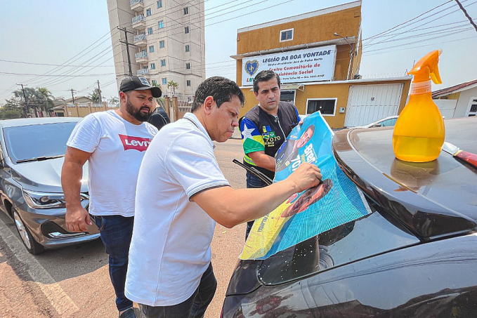 Jair Montes e Breno Mendes realizam "adesivaço" na zona norte da capital - News Rondônia