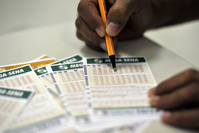 Mega-Sena deste sábado deve pagar prêmio de R$ 170 milhões - News Rondônia