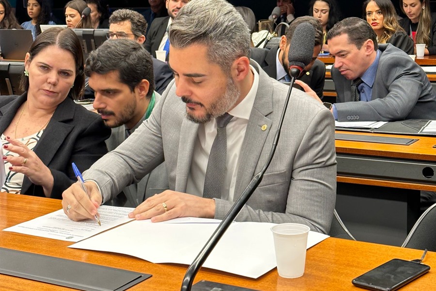 Deputado Thiago Flores propõe criação de grupo parlamentar para implantar ações de segurança nas escolas - News Rondônia