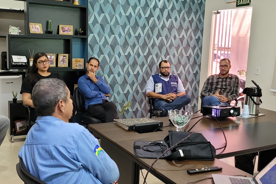 Representantes do IBGE e da Idaron estiveram em São Francisco do Guaporé para participarem do debate sobre a formalização dos três distritos do município - News Rondônia