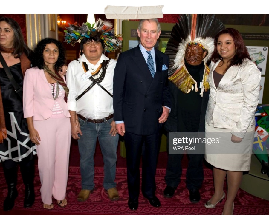 Almir Suruí revive imagens ao lado do agora rei Charles III, da Inglaterra - News Rondônia