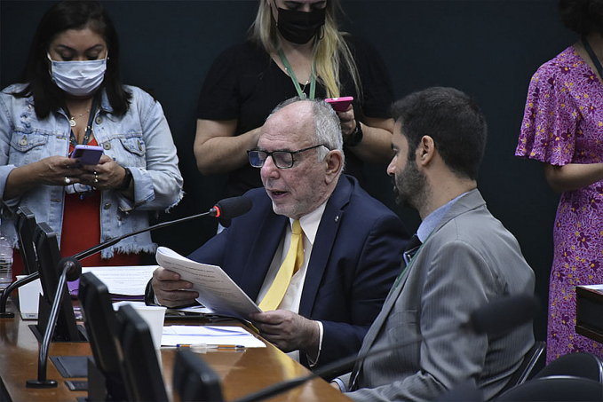 Projeto de lei de Mauro Nazif que regulamenta a profissão de frentista é aprovada na comissão do trabalho - News Rondônia