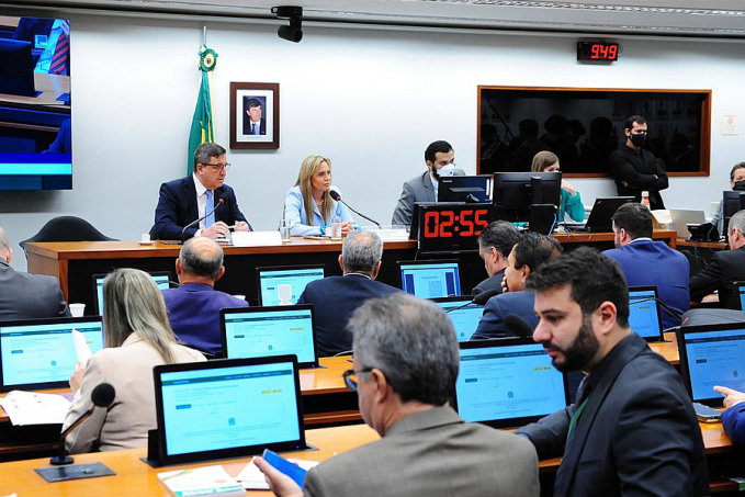 Comissão especial da Câmara aprova PEC que concede benefícios sociais - News Rondônia