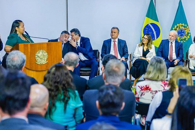 Lula assina projeto de lei que garante verba para piso da enfermagem - News Rondônia