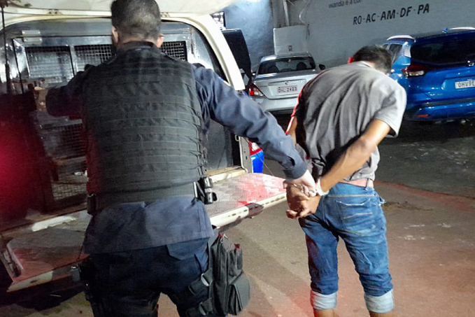 RUA ESCURA - Suspeito é flagrado com objetos roubados e acaba preso por receptação - News Rondônia