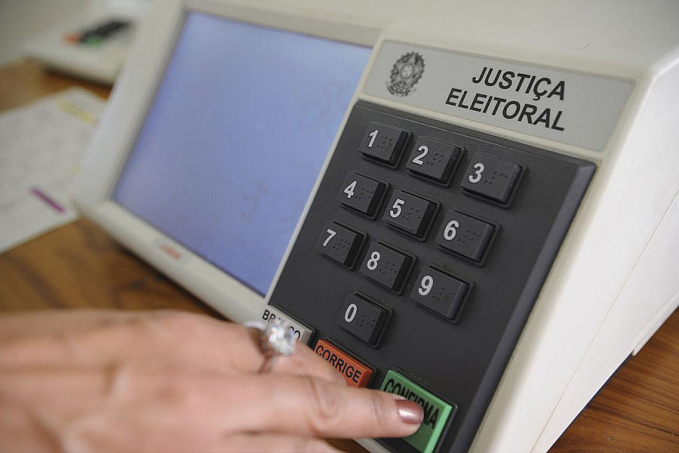 Fé de 4 em 4 anos  Por Moisés Selva Santiago - News Rondônia