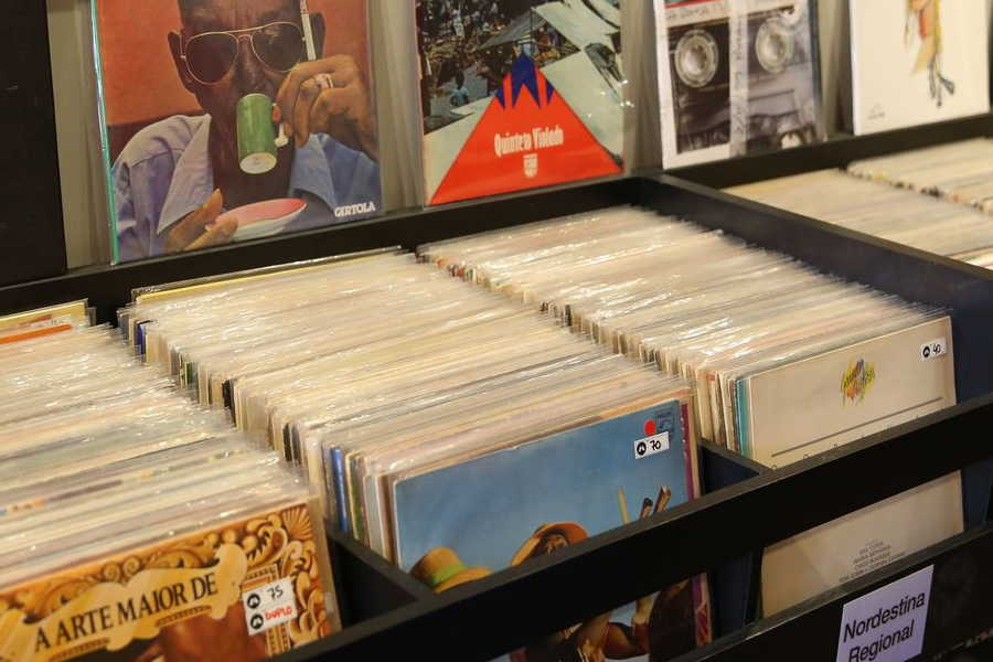 Vendas de vinil ultrapassam as de CD pela primeira vez desde 1987 - News Rondônia