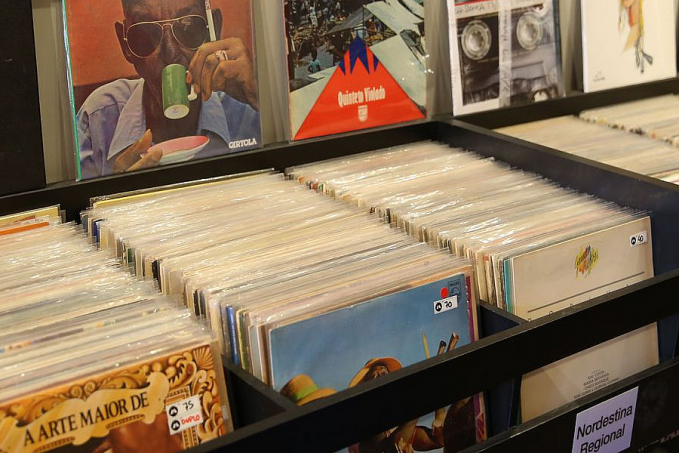 Vendas de vinil ultrapassam as de CD pela primeira vez desde 1987 - News Rondônia
