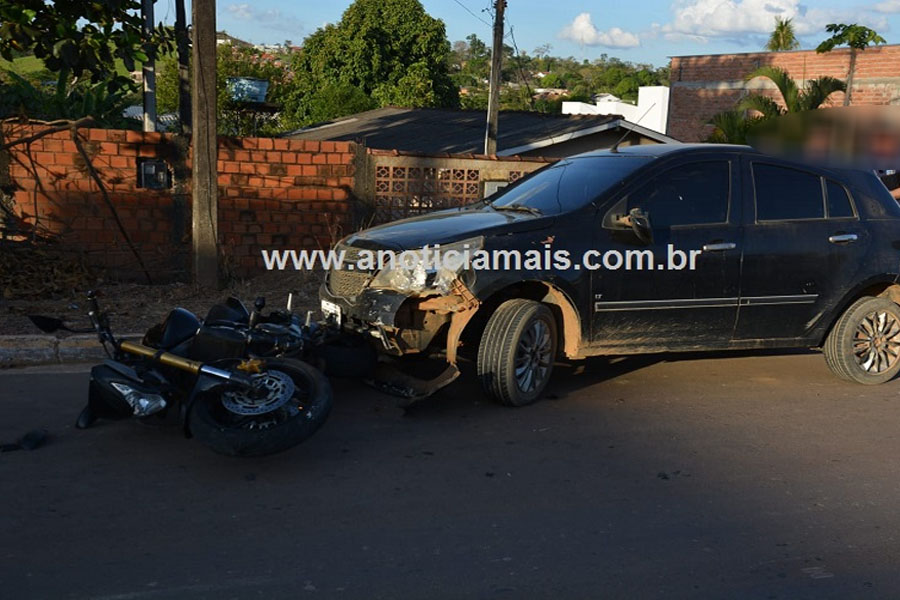 Condutor de motocicleta é socorrido ao hospital após bater de frente com carro parado em Jaru - News Rondônia