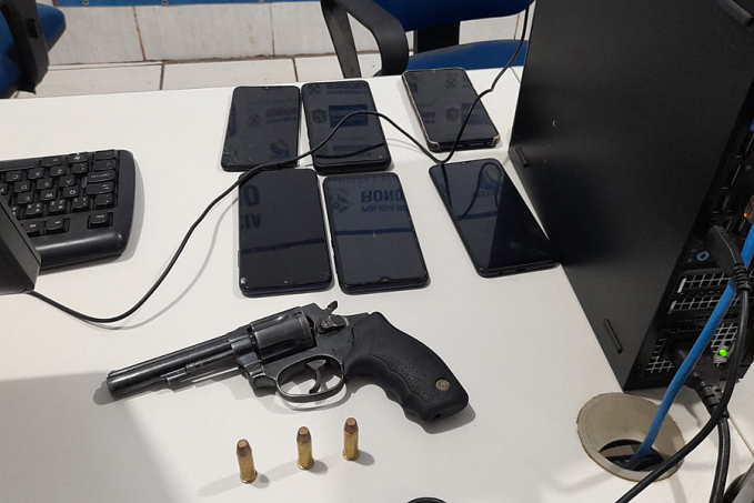 ROUBO FRUSTRADO: Dupla é presa com arma após serem atropelados pelas vítimas na zona leste - News Rondônia
