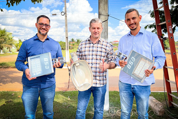 INFRAESTRUTURA- Anderson Pereira acompanha instalação de luminárias LED no município de Alta Floresta - News Rondônia